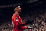 Dupla brasileira decide e Manchester United supera o Fulham em duelo movimentado