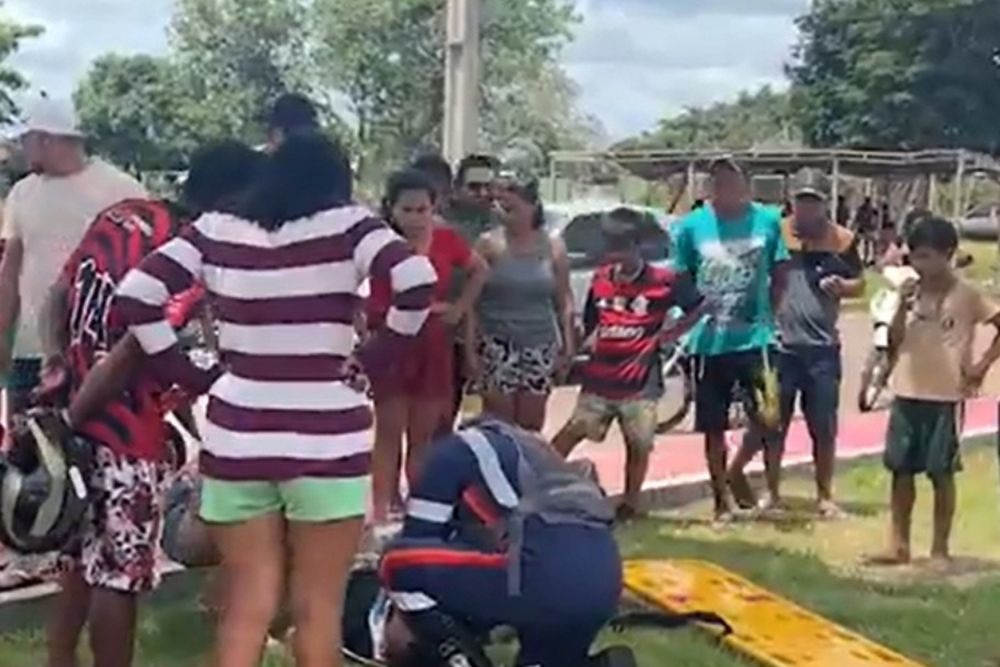 Motociclista sofre acidente grave após sair de partida de futebol em Itacoatiara