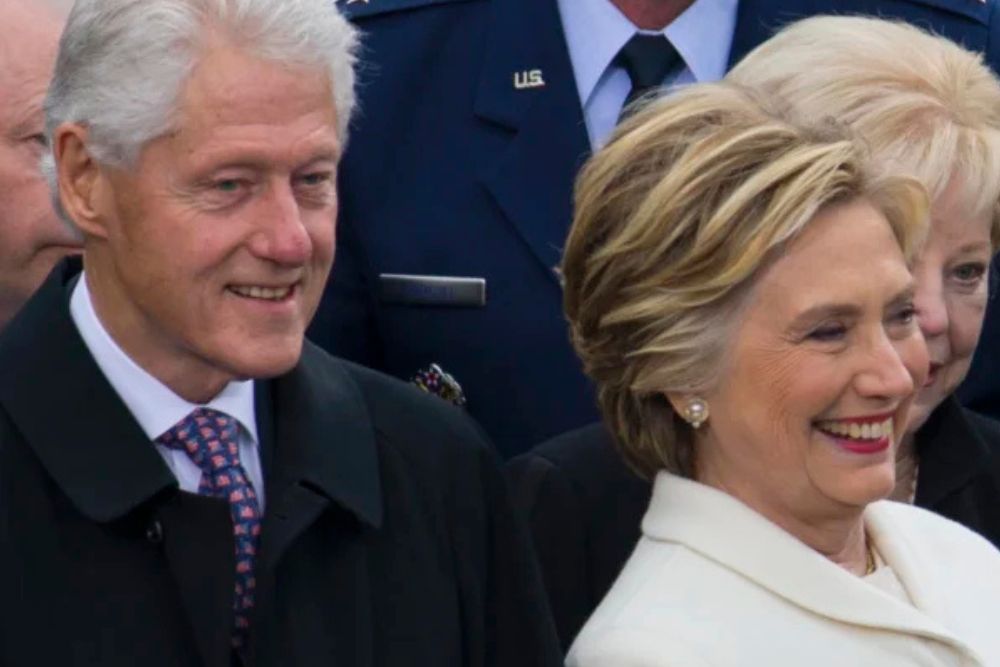 Bill e Hillary Clinton aceitam depor em investigação sobre o caso Epstein