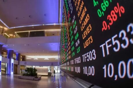 Bolsa cai mais de 2% em dia de forte correção no mercado
