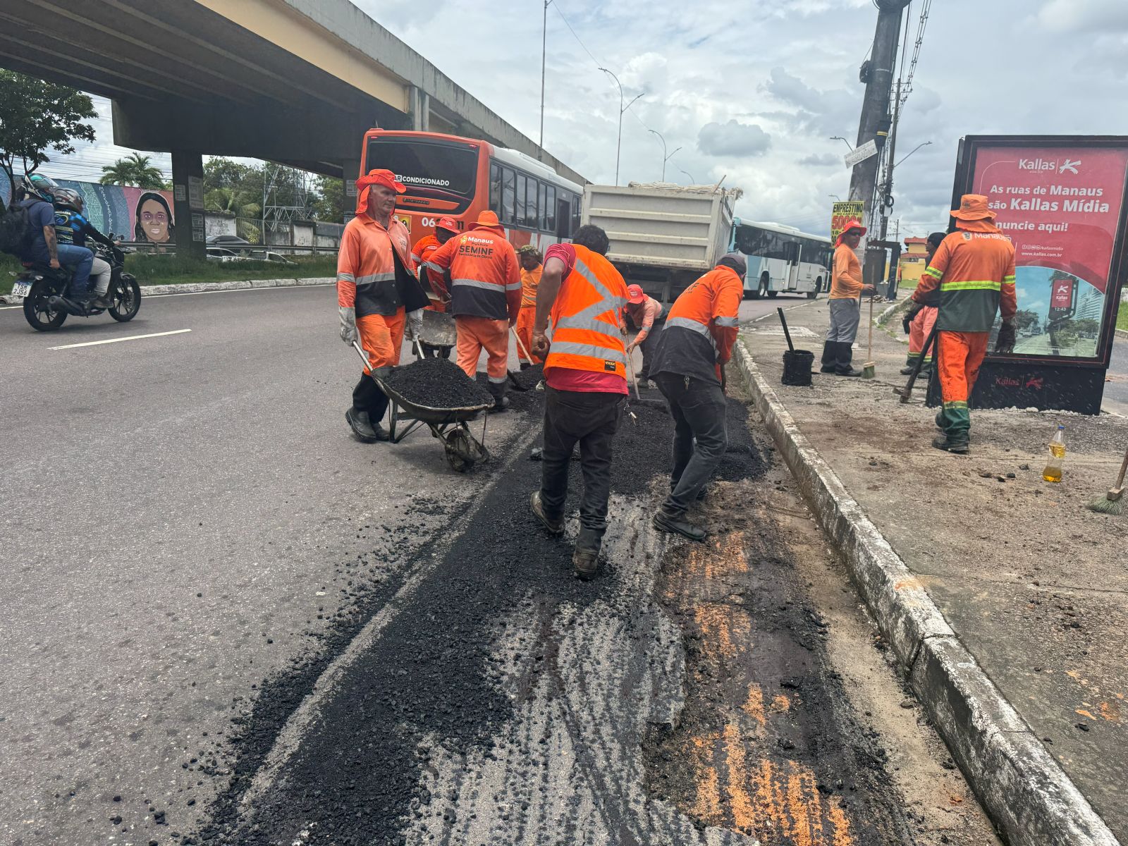 Danos em tubulação levam prefeitura a intervir na Djalma Batista e Mário Ypiranga