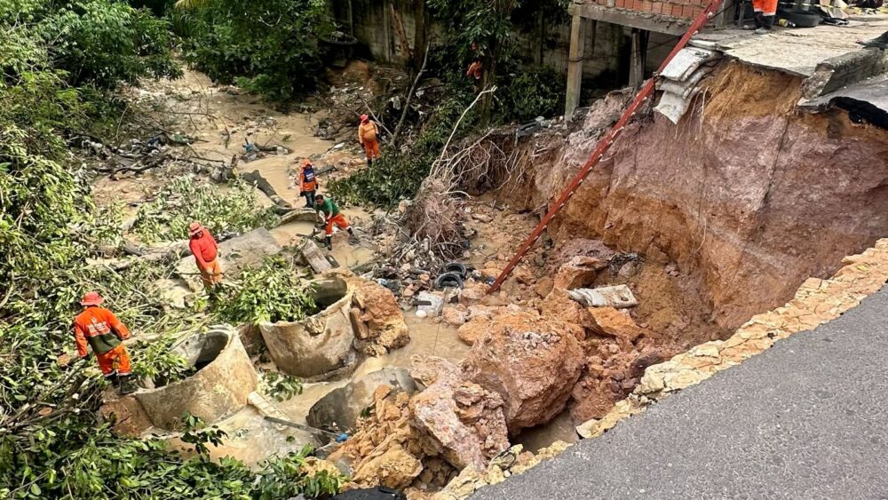 Avenida Autaz Mirim recebe nova rede de drenagem em obra emergencial da prefeitura