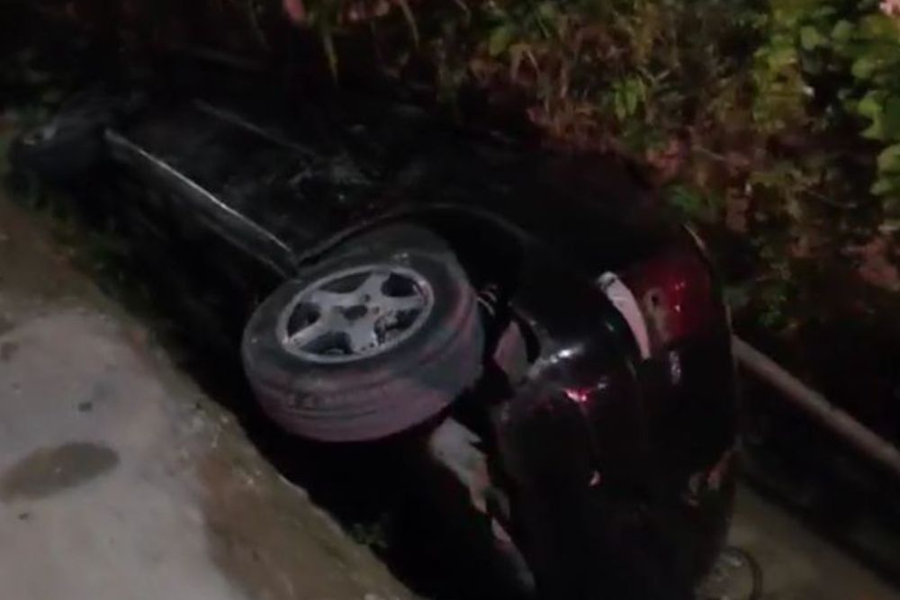 Carro cai em cratera e deixa idosa ferida na zona norte de Manaus