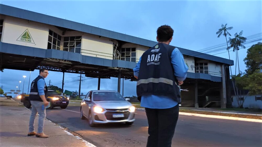 Adaf intensifica fiscalização de frutas no Porto da Ceasa contra a mosca-da-carambola