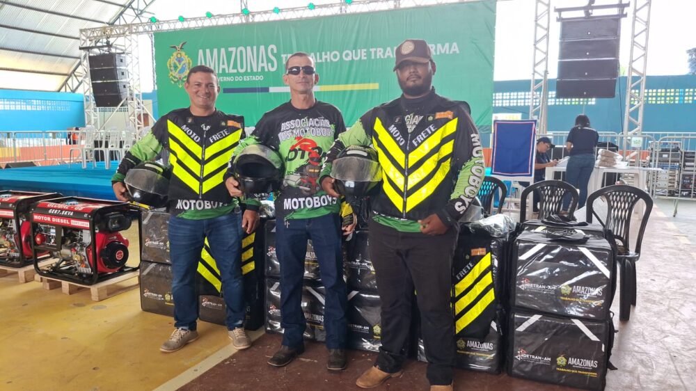 Projeto beneficia 50 motofretistas com kits de segurança no interior do AM Projeto beneficia 50 motofretistas com kits de segurança no interior do AM