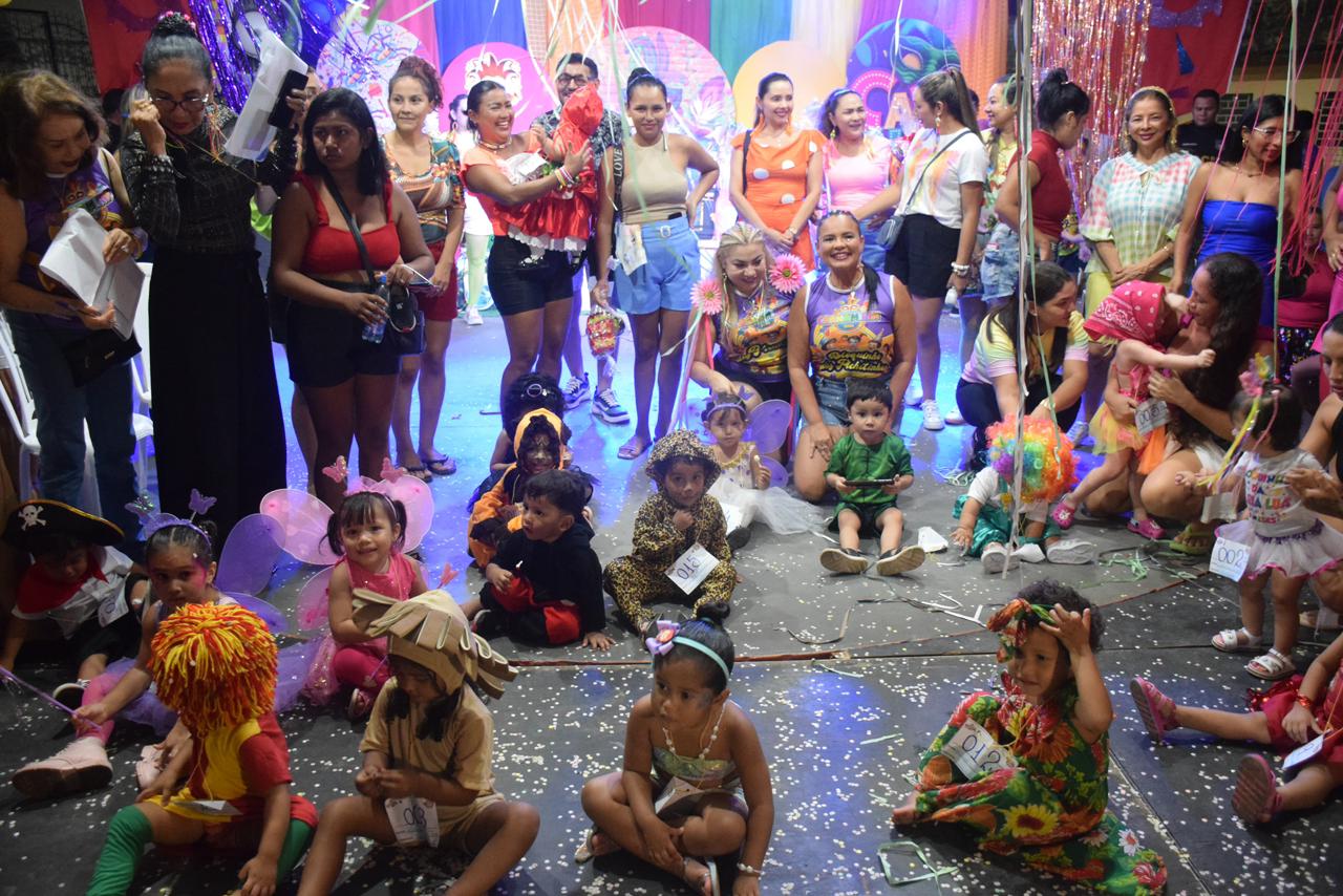 Carnamirim reúne crianças em concurso de fantasias em Parintins