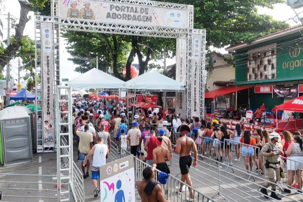 Homem &eacute; preso ao tentar entrar armado em circuito do Carnaval de Salvador