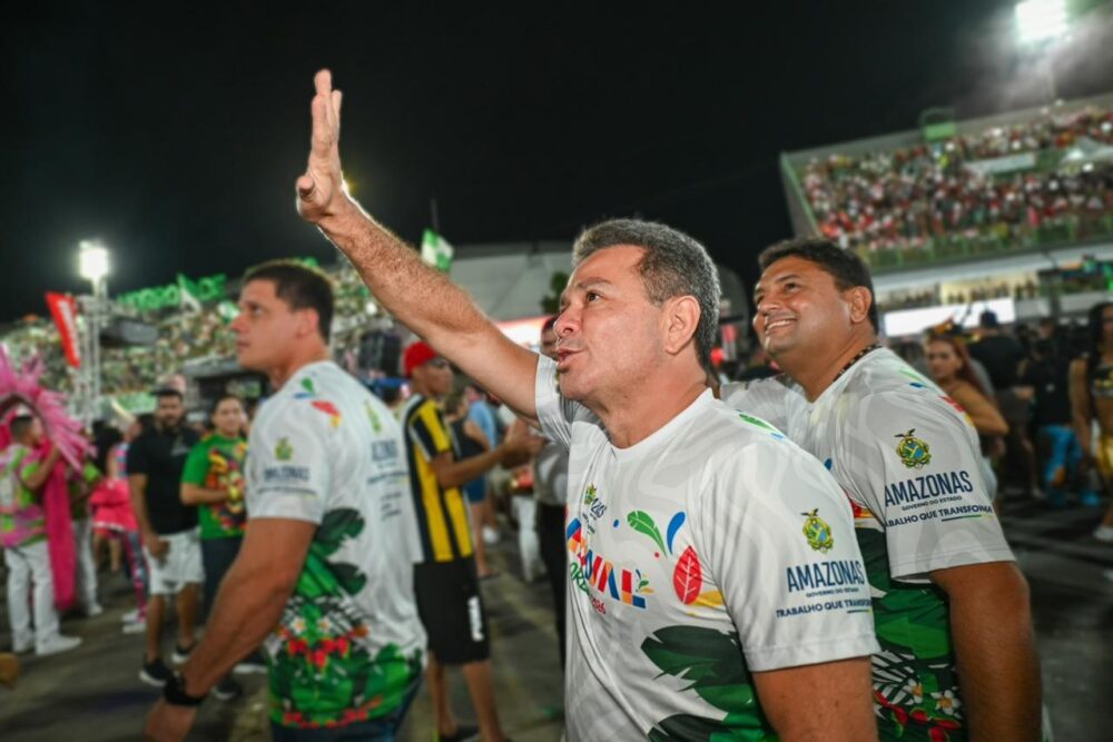 Vice-governador acompanha desfiles no Sambódromo e comenta apoio estatal ao Carnaval de Manaus