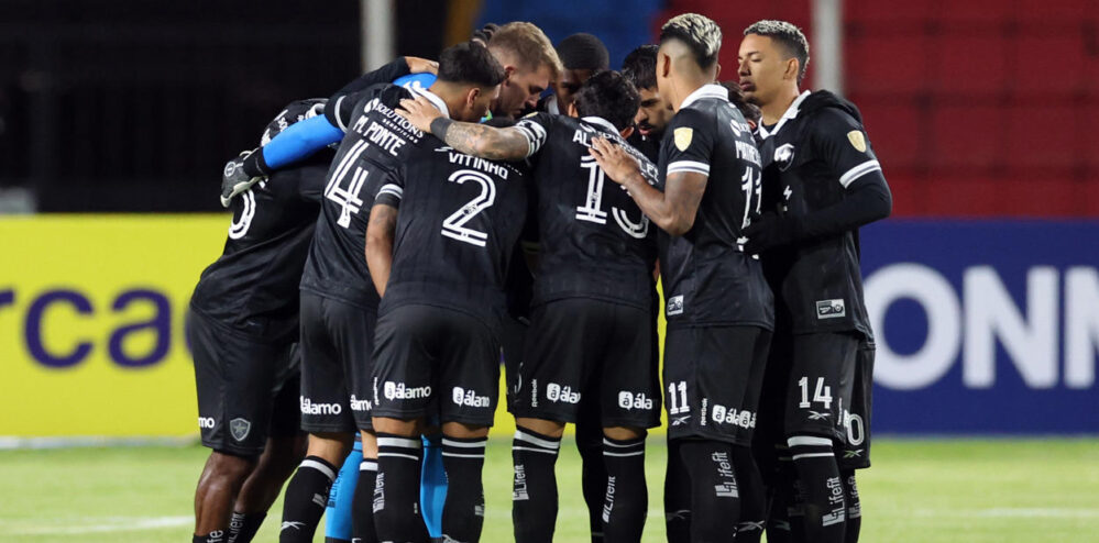 Botafogo sente altitude e perde para Nacional Potos&iacute;