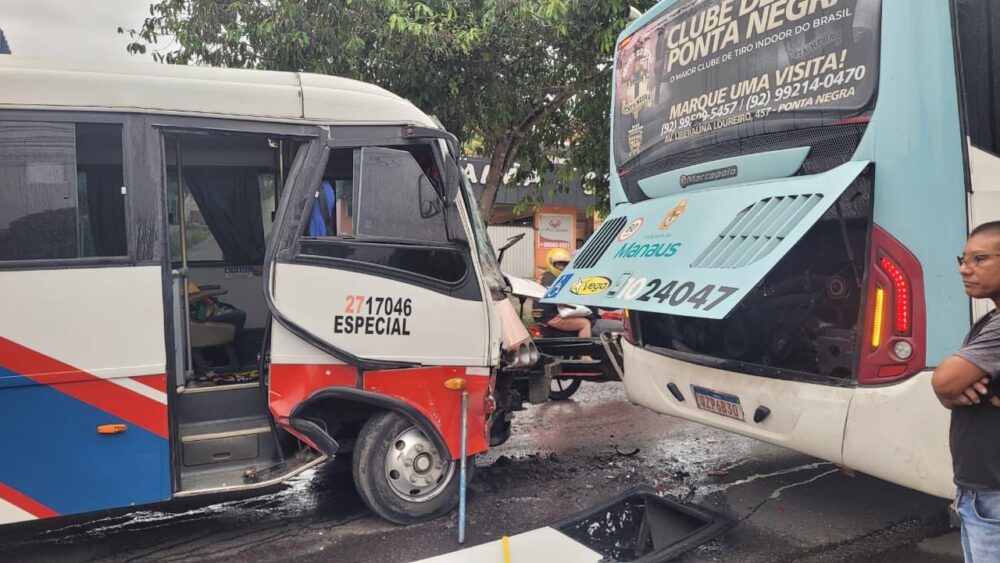 Colisão entre ônibus e micro-ônibus mobiliza resgate de 10 passageiros na zona norte de Manaus
