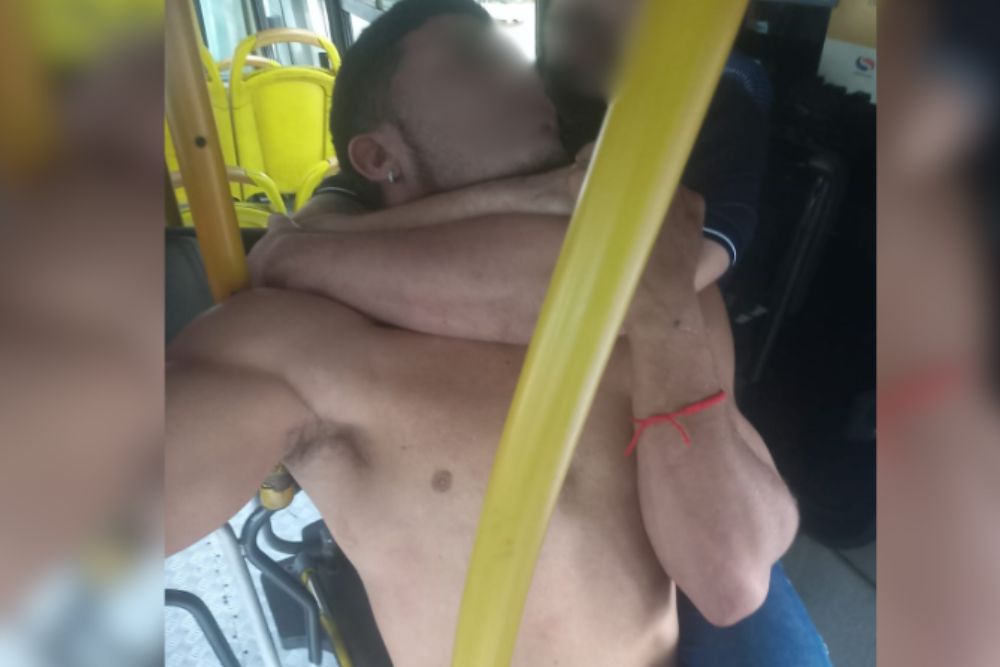 Passageiros imobilizam suspeito de assalto a &ocirc;nibus na zona leste de Manaus
