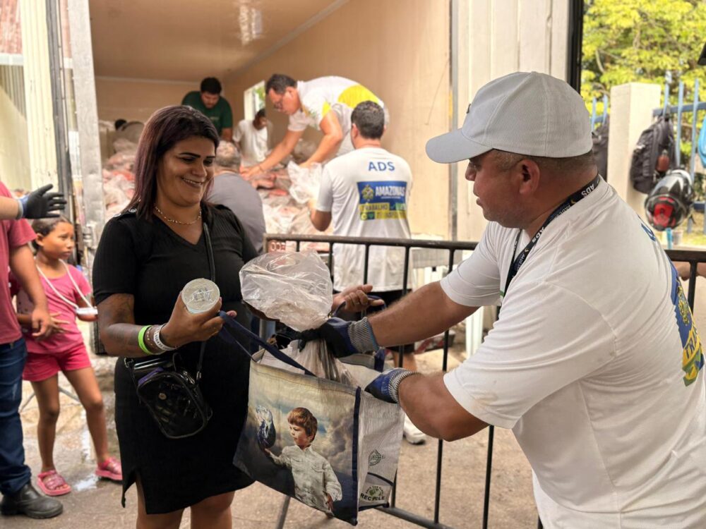 Doa&ccedil;&atilde;o de peixe beneficia milhares de fam&iacute;lias durante a&ccedil;&atilde;o do Governo Presente no Japiim 