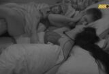 Após beijo na festa, Marciele Albuquerque e Jonas Sulzbach ficam de conchinha no BBB 26