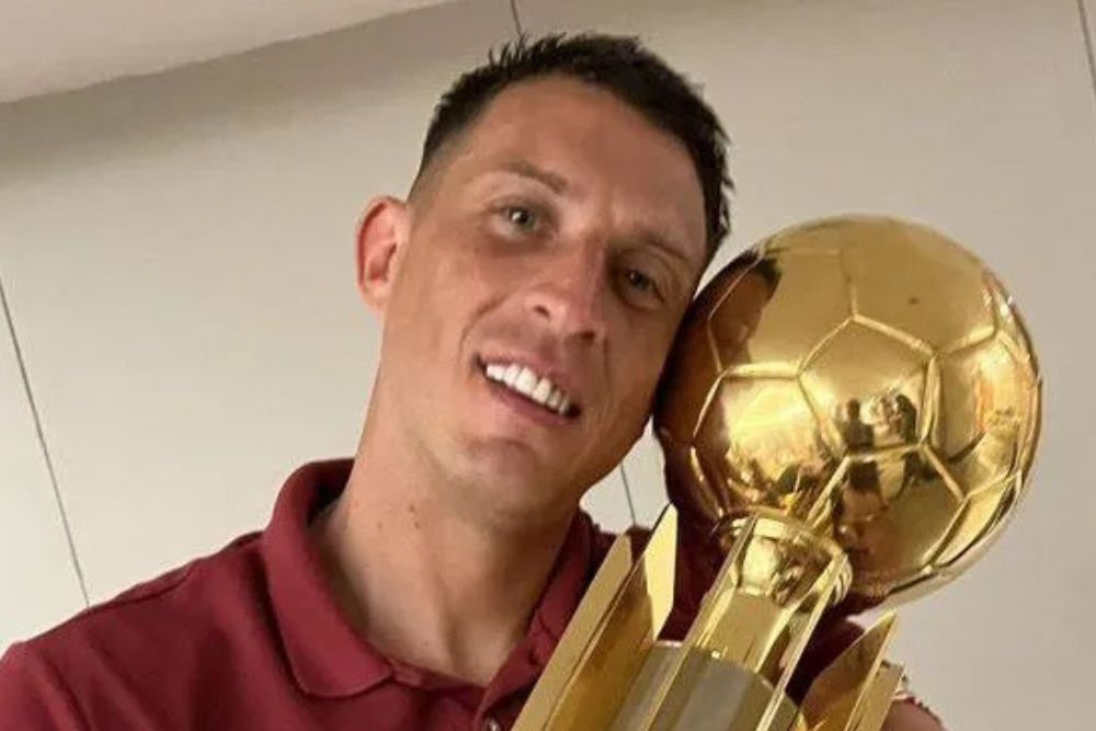 Lanús provoca Flamengo após título da Recopa e ironiza valor de Paquetá
