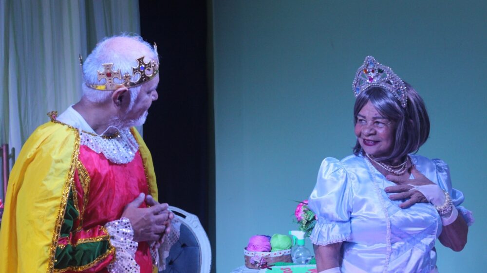 Teatro na FUnATI celebra envelhecimento ativo com releitura de contos de fadas