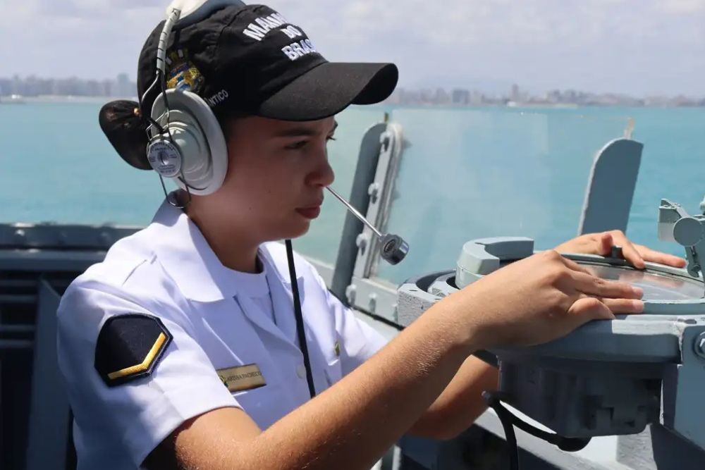 Volunt&aacute;rias ingressam no servi&ccedil;o militar inicial feminino