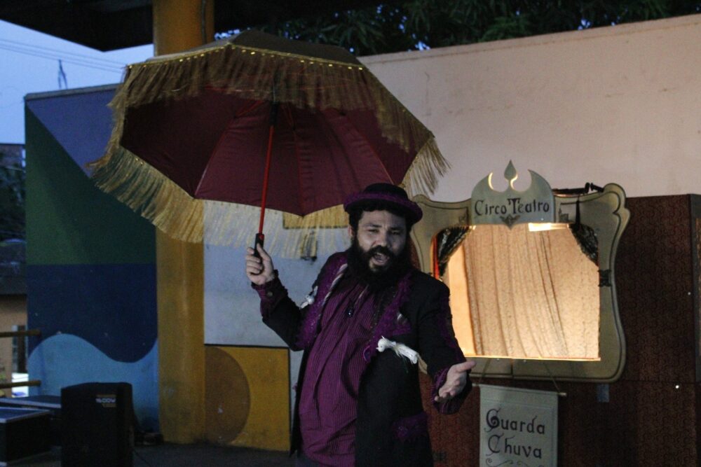 “Circo Teatro Guarda-Chuva” leva debate sobre meio ambiente às comunidades de Manaus