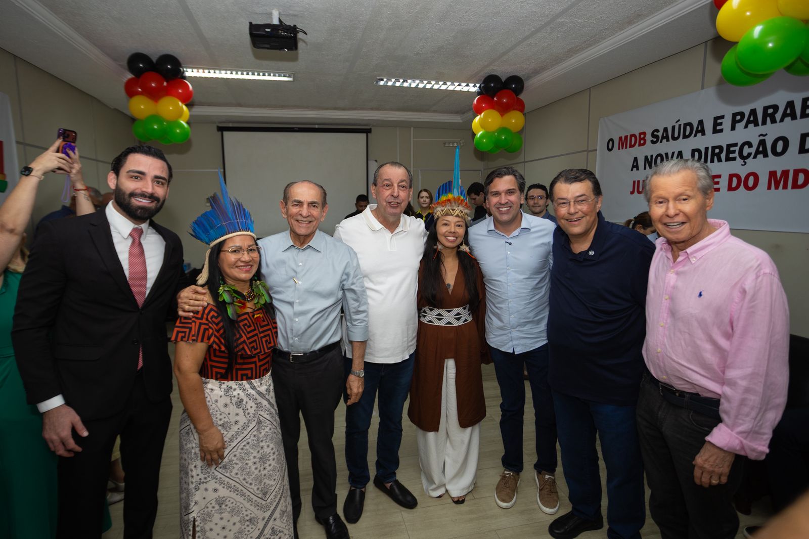 Ato do MDB lota sede e trava tr&acirc;nsito no Parque 10