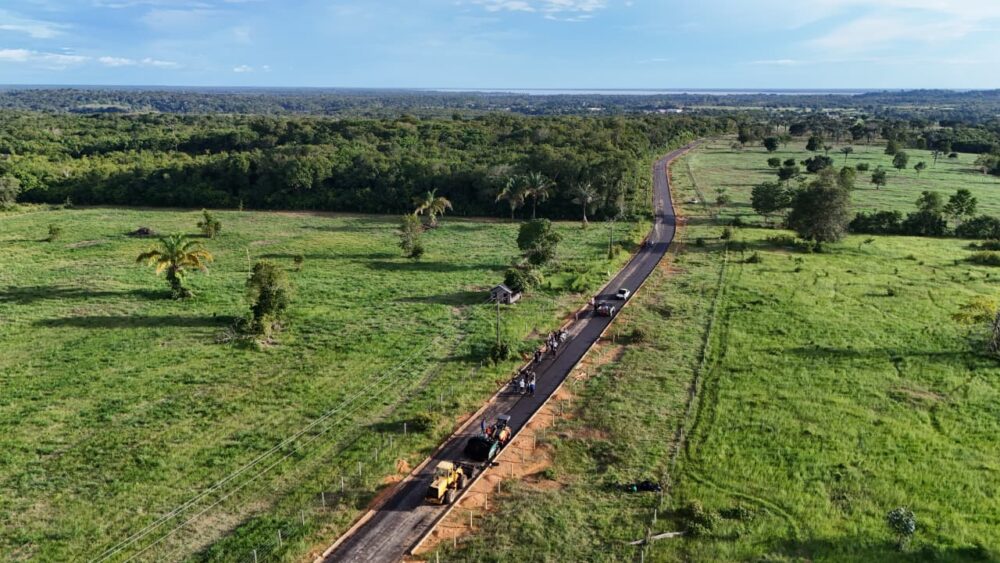 Mateus Assayag fiscaliza obras na cidade e interior de Parintins