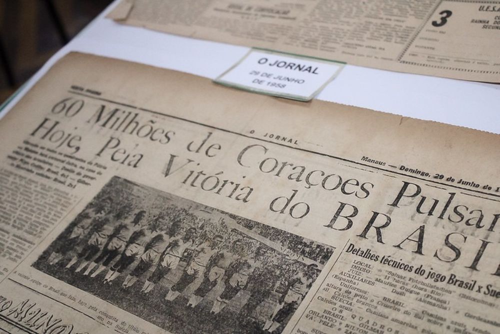 Mostra na Biblioteca P&uacute;blica destaca conquistas hist&oacute;ricas da Sele&ccedil;&atilde;o Brasileira