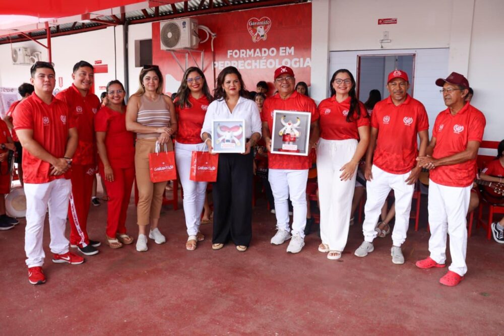 Parintins: visita destaca formação cultural no Garantido