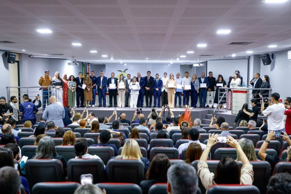 Amazonas entrega selos de qualidade e reforça política de transparência na gestão pública