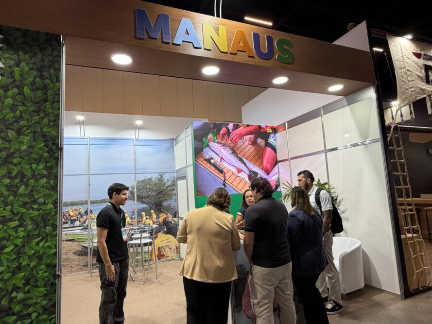 Estande de Manaus promove turismo de pesca esportiva em feira internacional em São Paulo