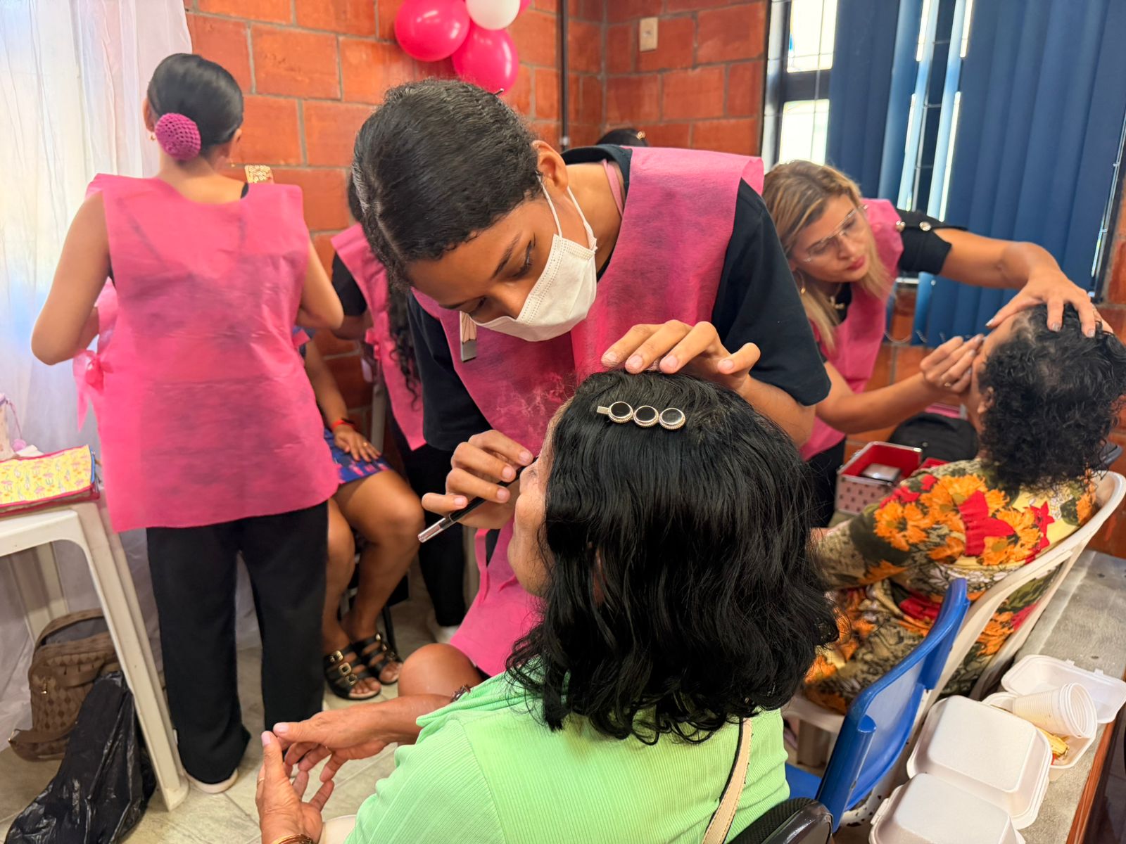 Ação social leva serviços e apoio a mulheres em Manaus