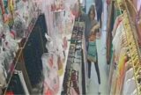 Câmeras registram furto em loja de roupas na zona leste de Manaus