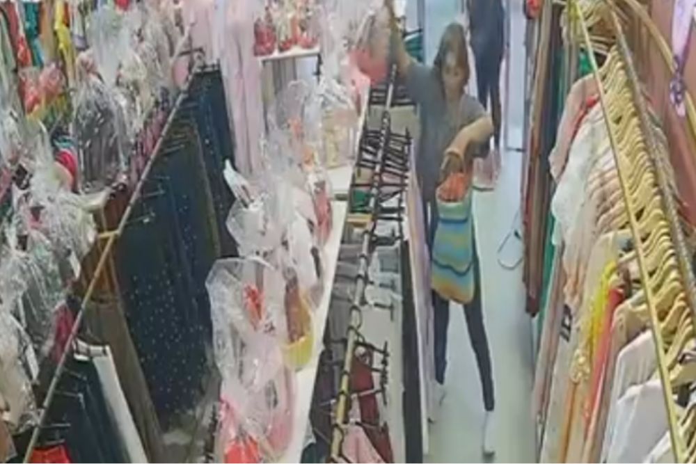 Câmeras registram furto em loja de roupas na zona leste de Manaus