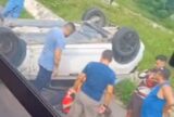 Veículo capota na zona oeste de Manaus e motorista recebe atendimento médico