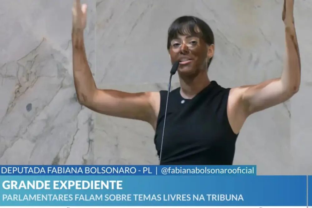 Deputada do PL faz blackface na Alesp para criticar Erika Hilton