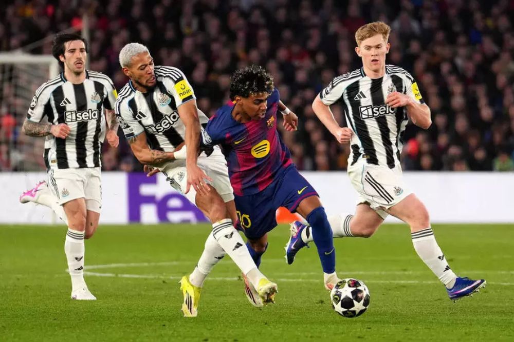 Barcelona atropela Newcastle com show de Raphinha e avança às quartas da Champions Barcelona atropela Newcastle com show de Raphinha e avança às quartas da Champions