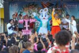 Evento de Páscoa leva Coelhinho e atividades para moradores da Cidade de Deus