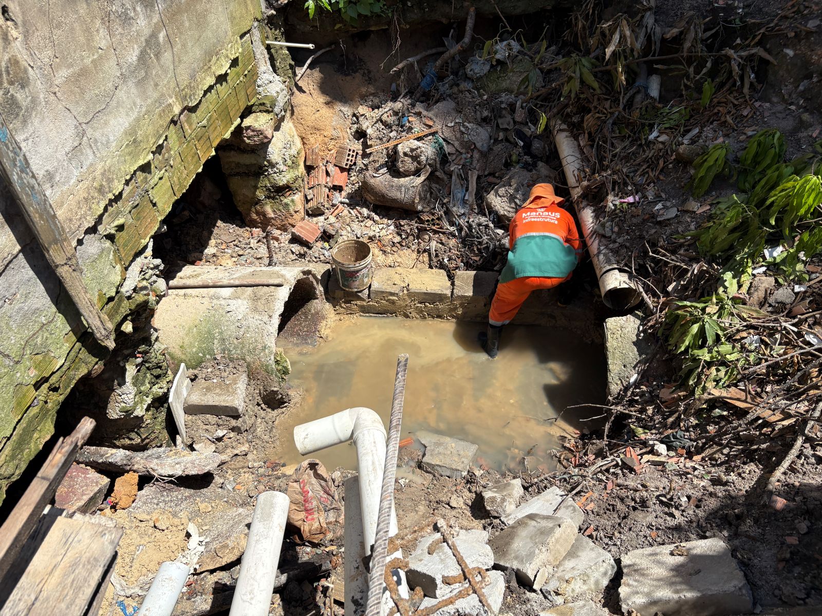 Prefeitura avan&ccedil;a com obras de drenagem no Coroado para reduzir alagamentos na zona Leste