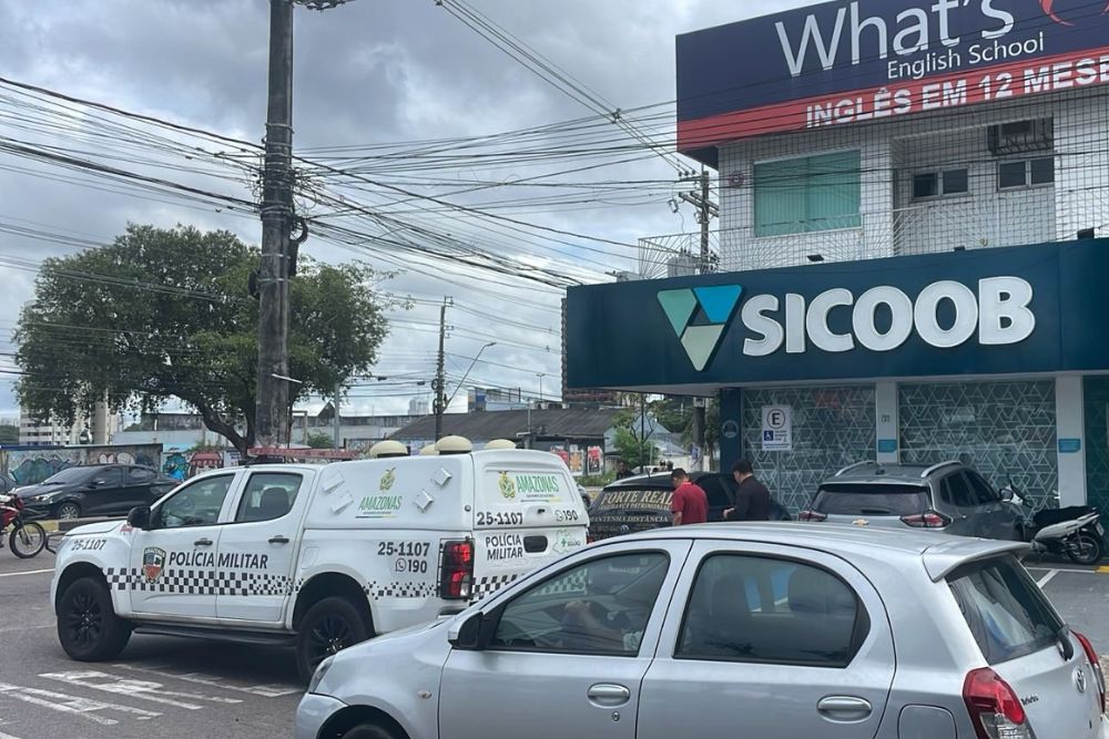 Criminosos invadem agência na Djalma Batista e furtam arma de cofre