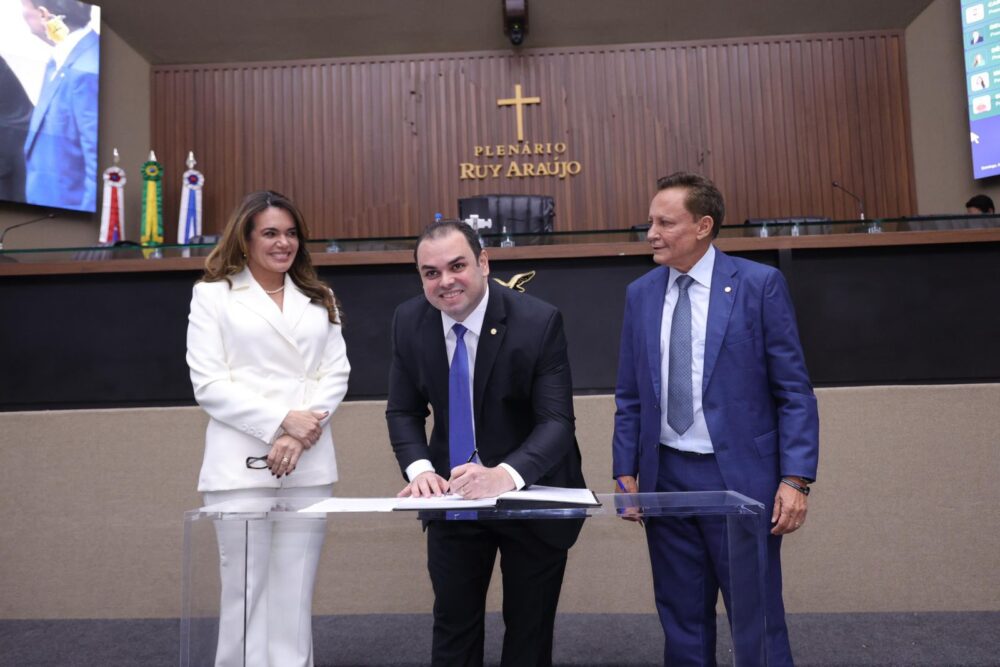 Legislativo conduz transição e Cidade assume governo