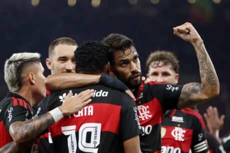 Flamengo reage e vence o Santos por 3 a 1 no Brasileirão
