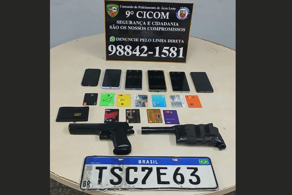 Trio é preso com seis celulares e dois simulacros em abordagem na zona leste de Manaus