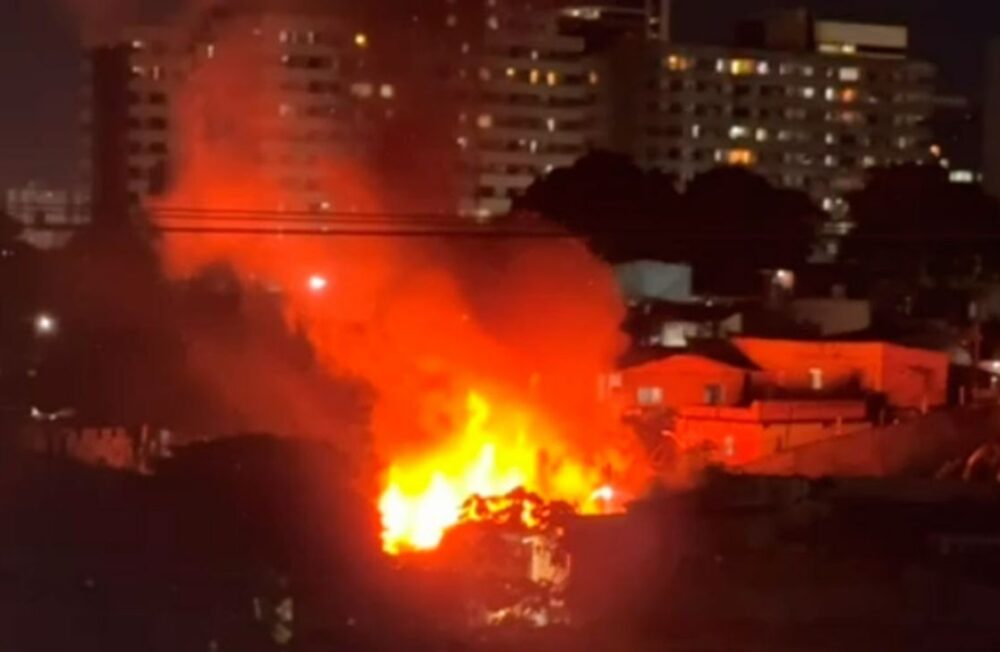 Incêndio destrói casa na Zona Oeste de Manaus e família perde todos os bens