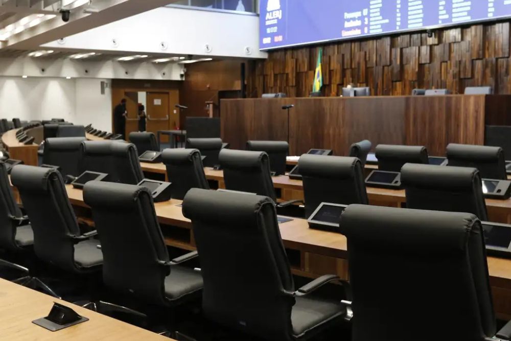 Leis sobre IA avançam com foco em controle e vigilância Leis sobre IA avançam com foco em controle e vigilância