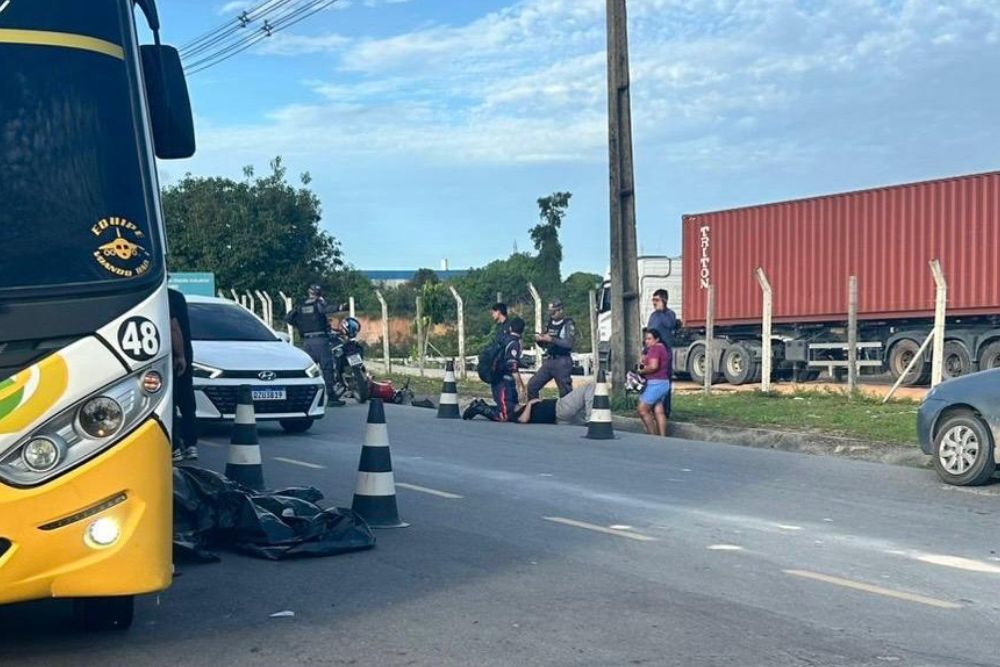 Colisão entre motocicletas deixa trabalhador morto no Distrito Industrial em Manaus Colisão entre motocicletas deixa trabalhador morto no Distrito Industrial em Manaus