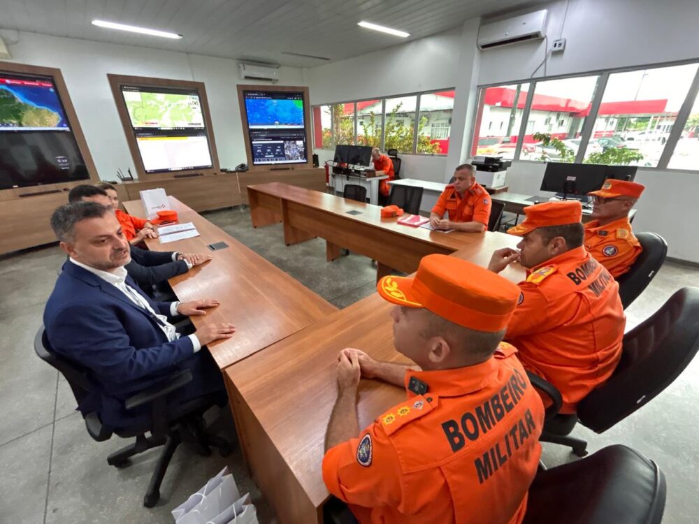 Bombeiros e concessionária alinham ações para segurança no aeroporto de Manaus Bombeiros e concessionária alinham ações para segurança no aeroporto de Manaus
