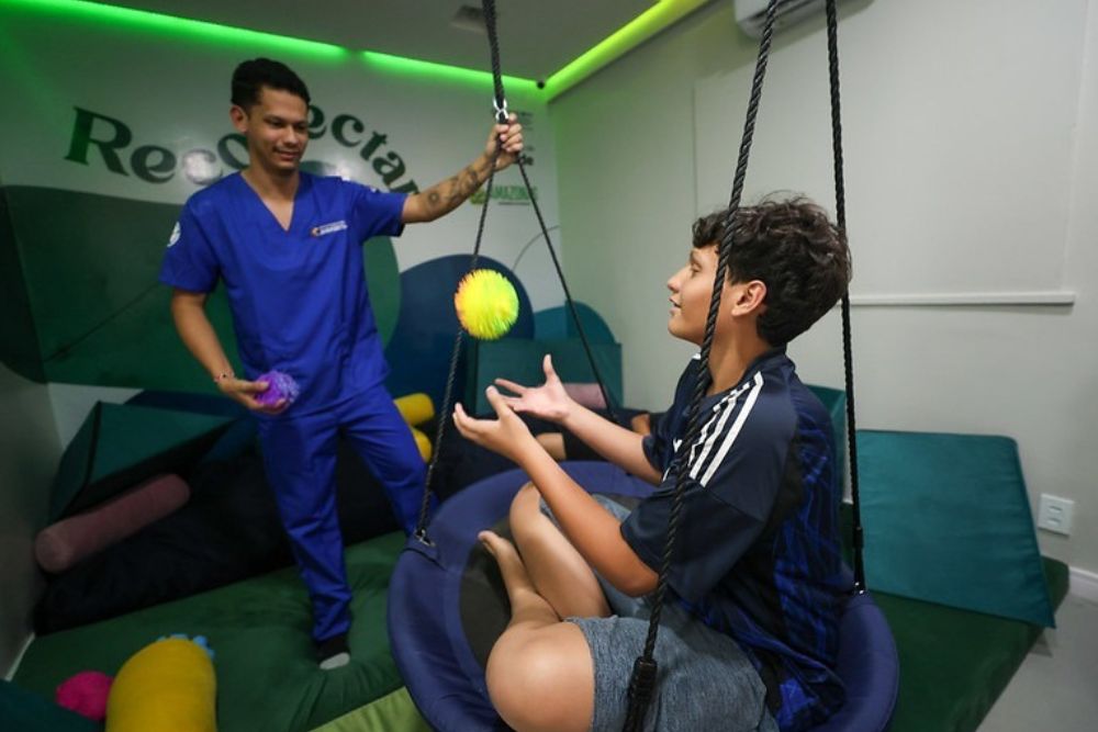 “Fico muito feliz por ter esse espaço”, diz mãe atípica sobre novo centro para jovens com TEA “Fico muito feliz por ter esse espaço”, diz mãe atípica sobre novo centro para jovens com TEA