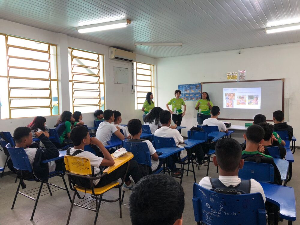 Projeto “Oca vai à Escola” leva educação ambiental a estudantes da rede municipal em Manaus Projeto “Oca vai à Escola” leva educação ambiental a estudantes da rede municipal em Manaus