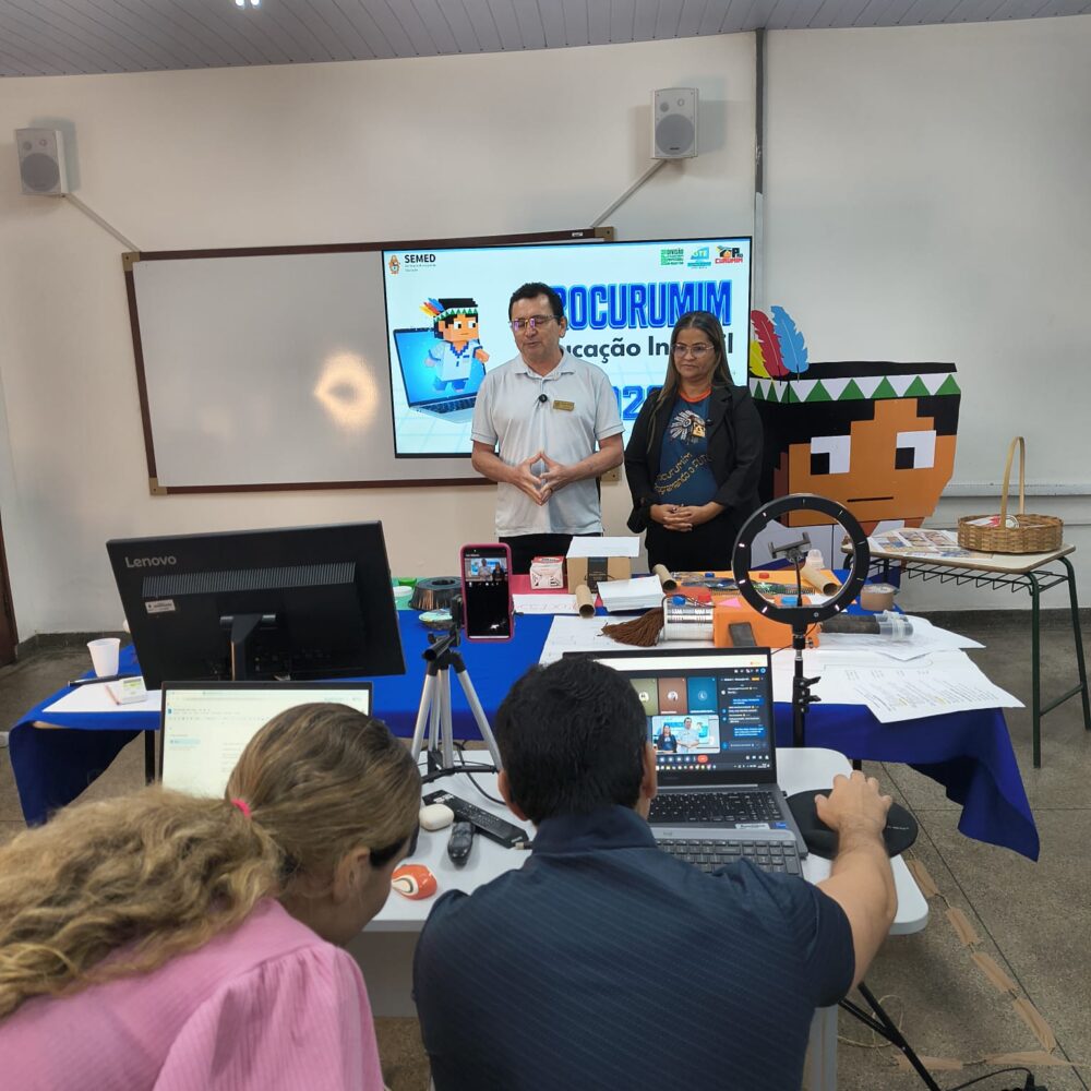 Manaus realiza formação em robótica com sucata para docentes da educação infantil Manaus realiza formação em robótica com sucata para docentes da educação infantil