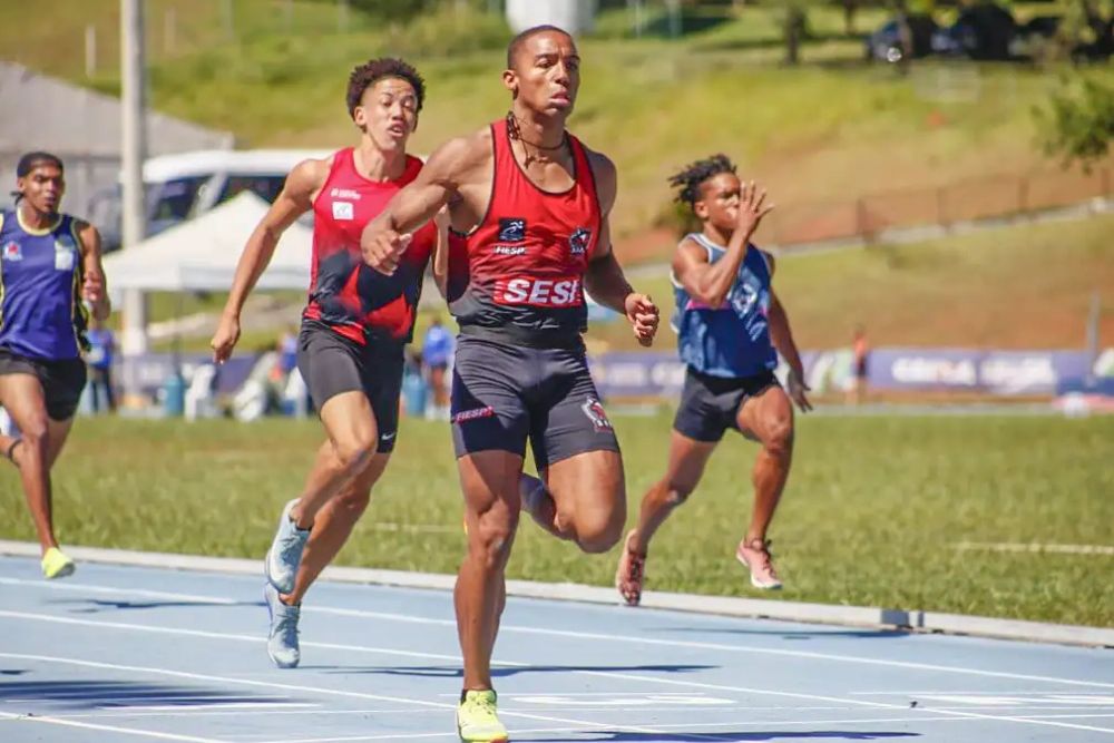 Erik Cardoso bate recorde nos 100 m e fica sem homologação da marca Erik Cardoso bate recorde nos 100 m e fica sem homologação da marca