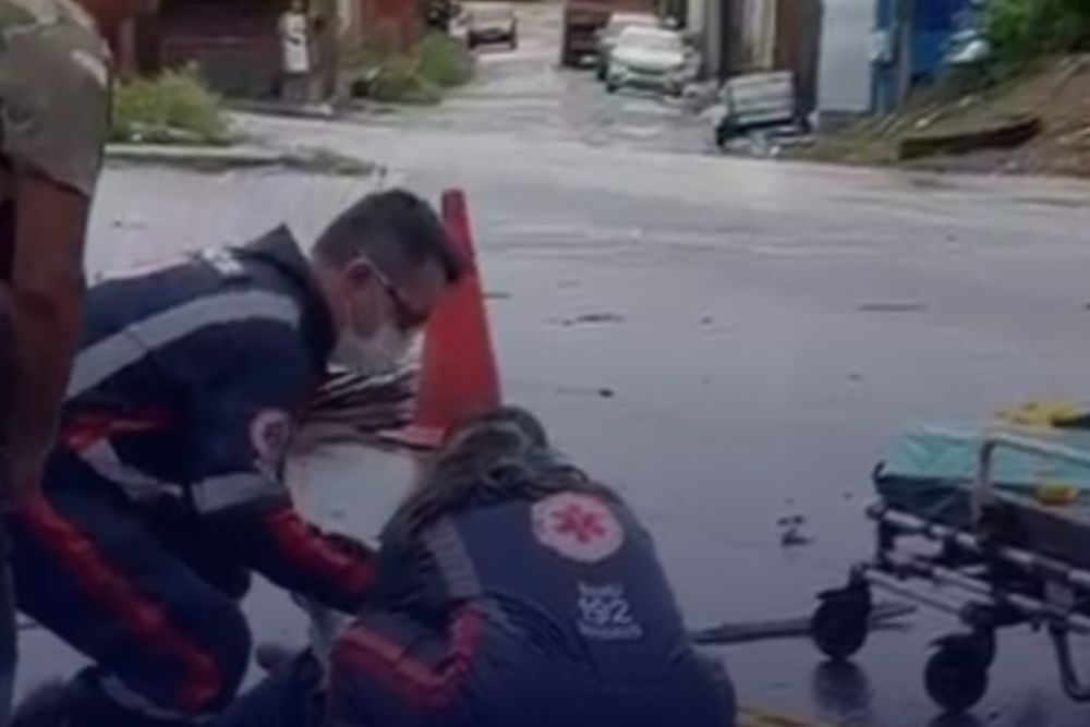 Acidente deixa motociclista gravemente ferido na avenida 7 de Maio, em Manaus