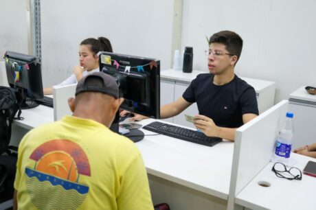 Sine Amazonas oferta 371 vagas de emprego nesta segunda-feira (13)