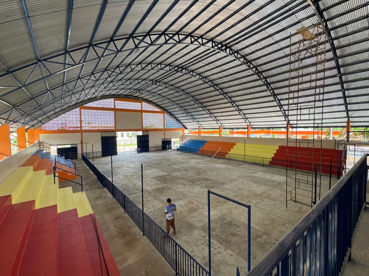 Parintins: ginásio da Vila Amazônia chega a 99%